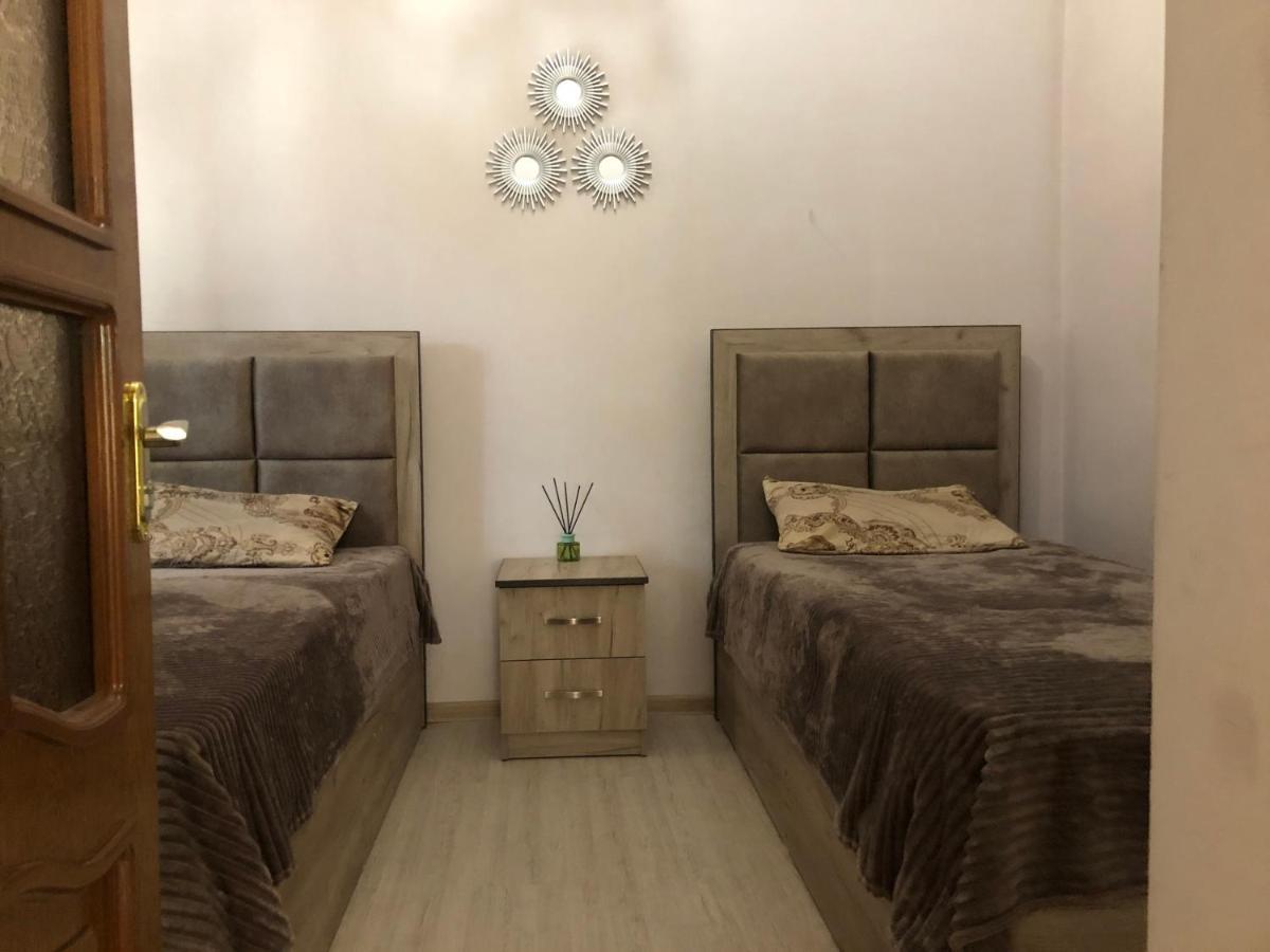 Goodhouse Apartment Yerevan Bagian luar foto