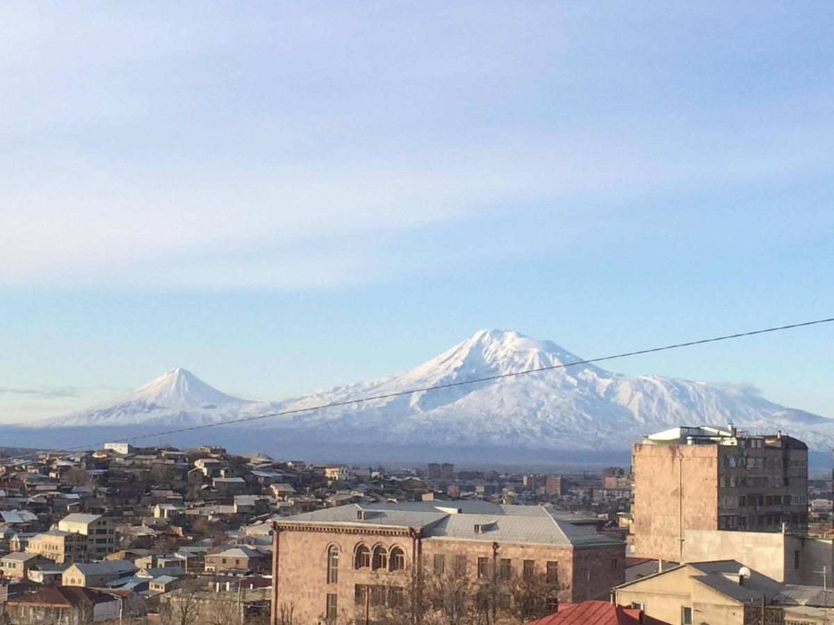 Goodhouse Apartment Yerevan Bagian luar foto