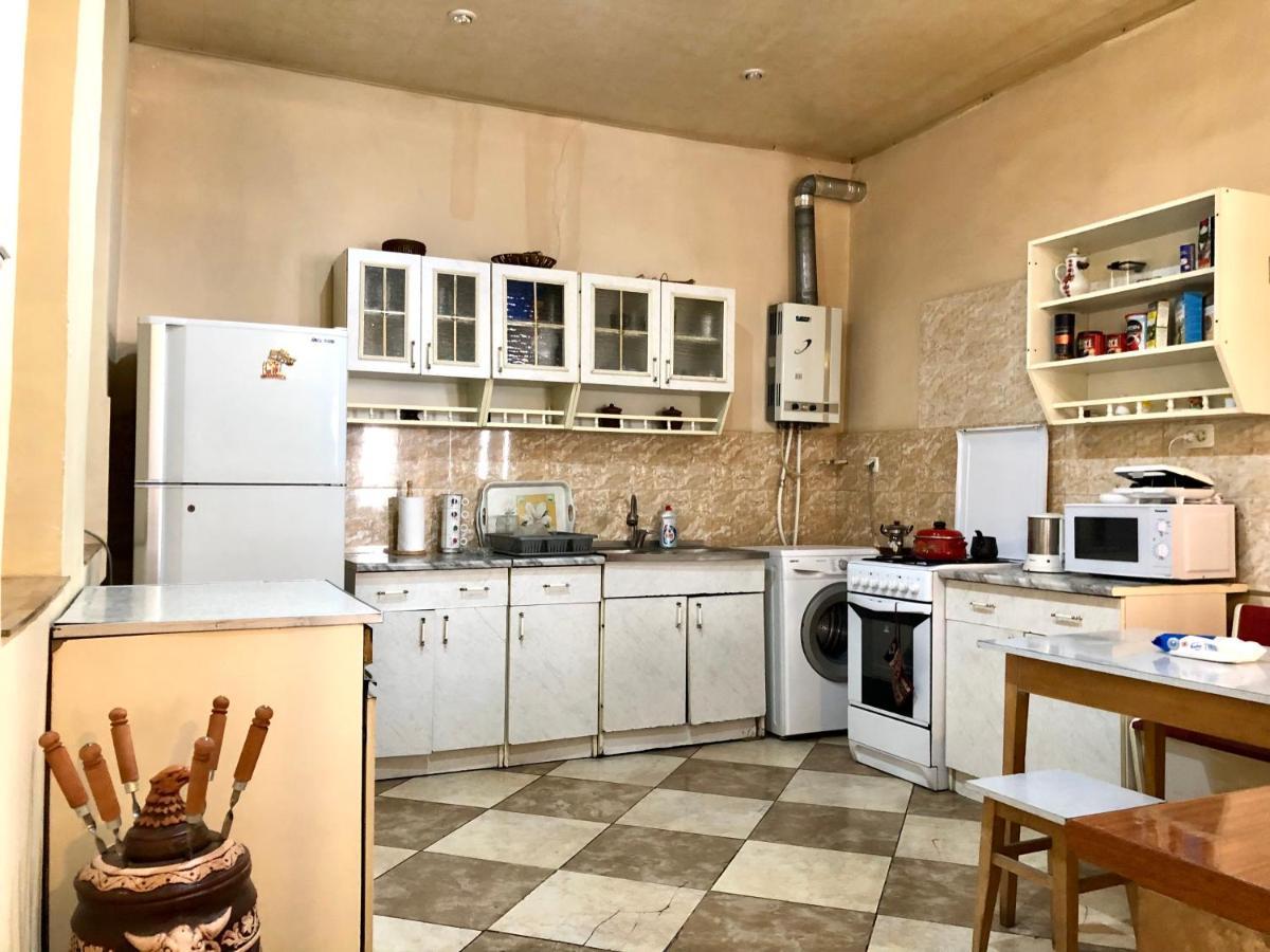 Goodhouse Apartment Yerevan Bagian luar foto