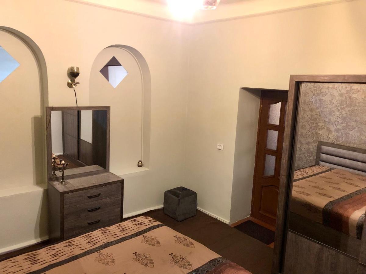 Goodhouse Apartment Yerevan Bagian luar foto