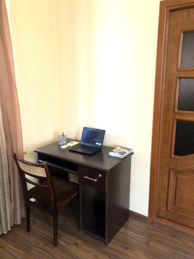 Goodhouse Apartment Yerevan Bagian luar foto