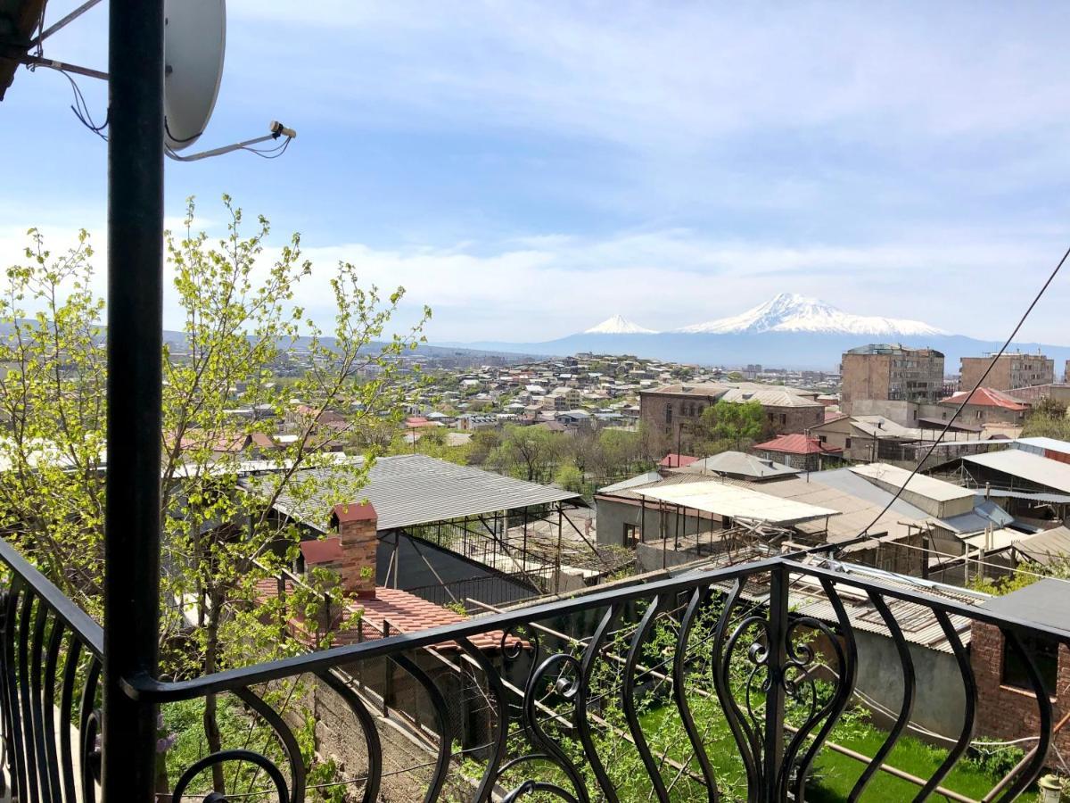 Goodhouse Apartment Yerevan Bagian luar foto