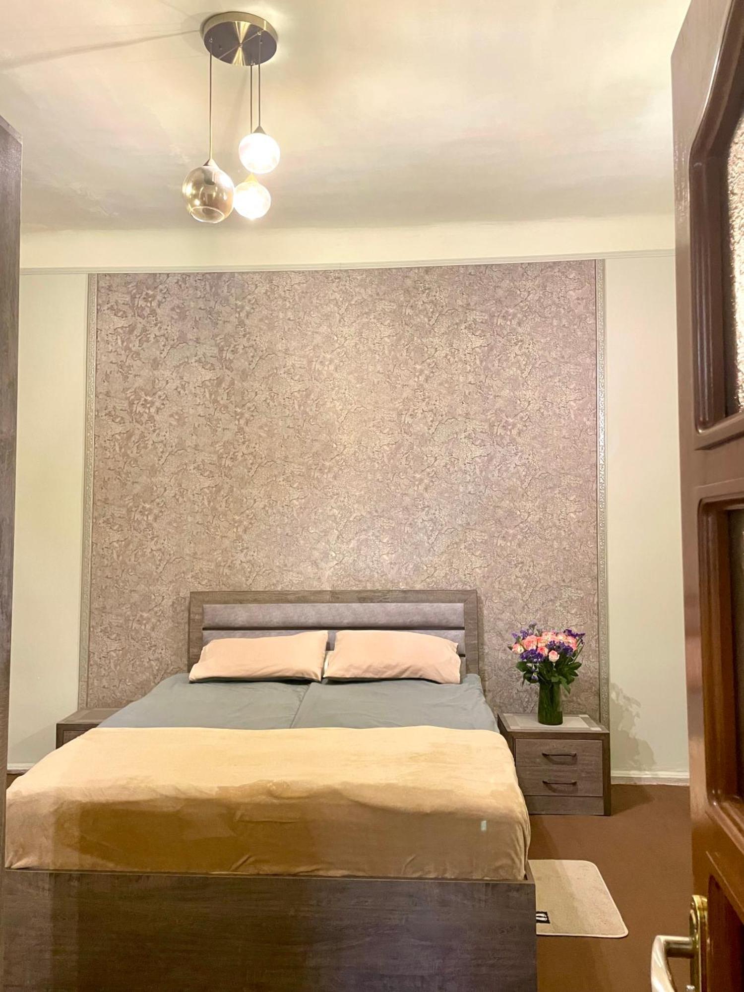 Goodhouse Apartment Yerevan Bagian luar foto
