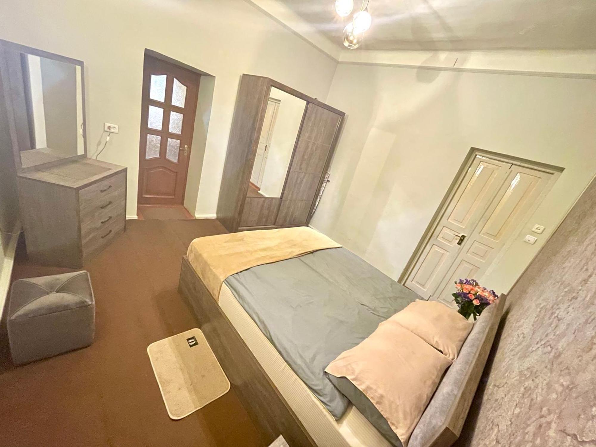 Goodhouse Apartment Yerevan Bagian luar foto