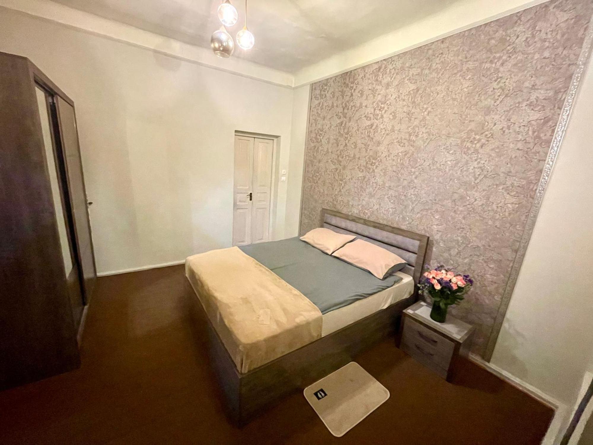 Goodhouse Apartment Yerevan Bagian luar foto