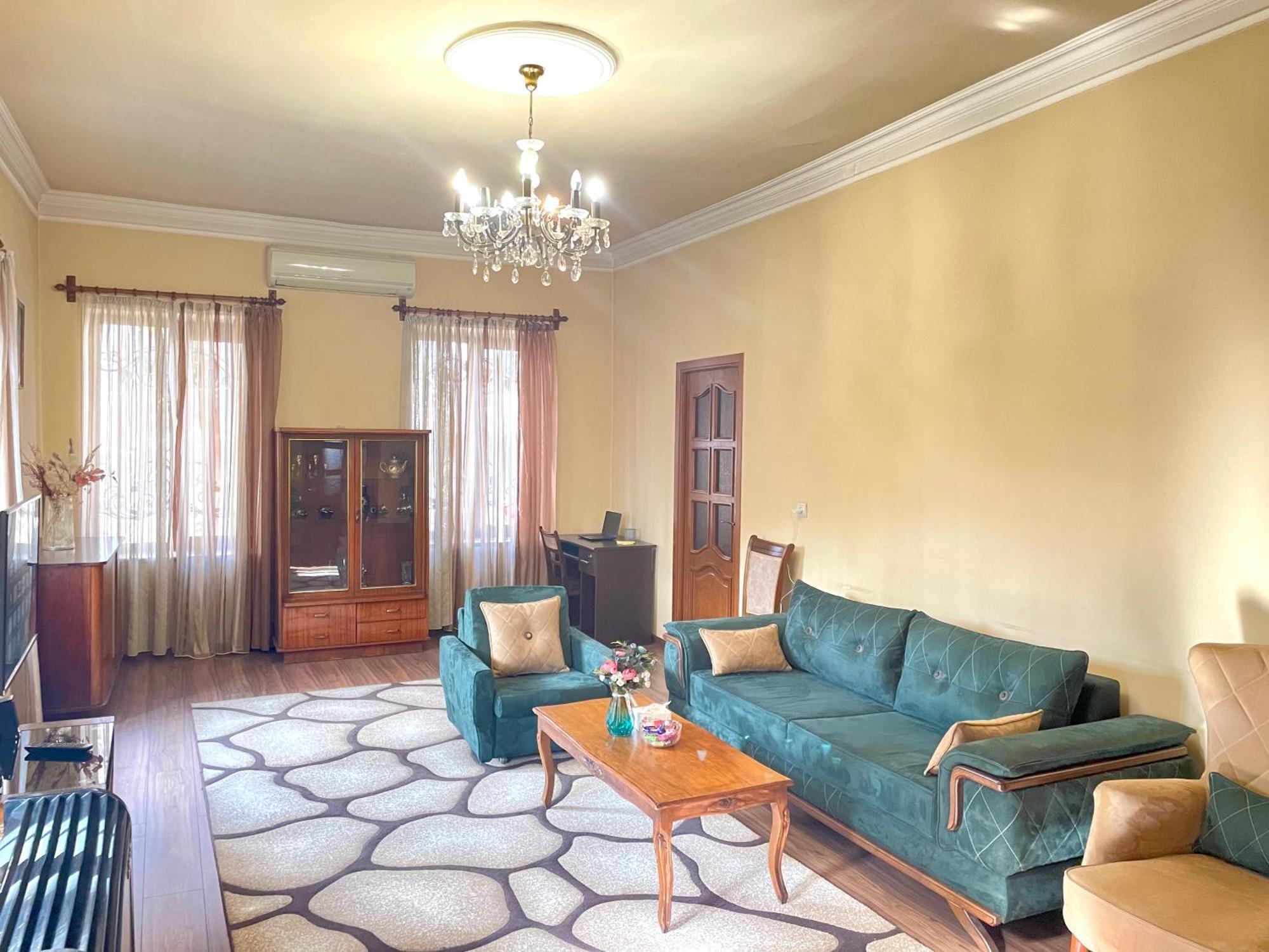 Goodhouse Apartment Yerevan Bagian luar foto
